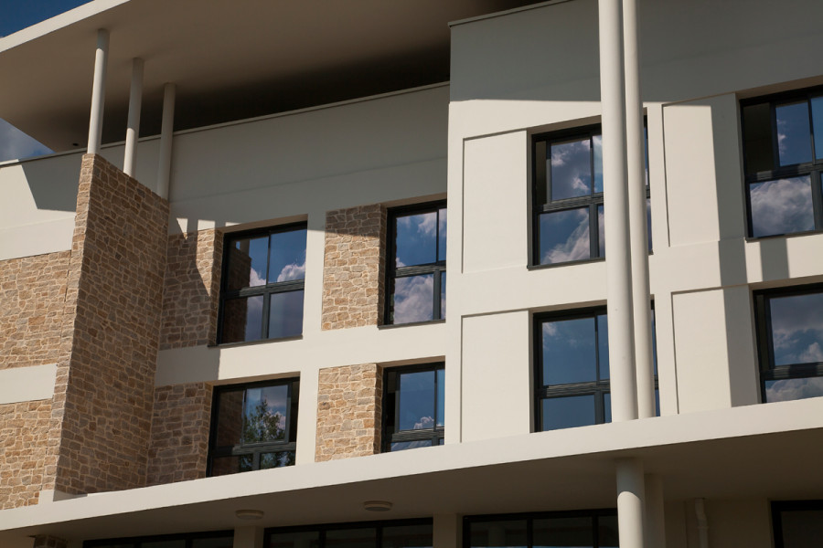 Fenêtres mixtes aluminium / PVC sur allège vitrée - Menuiserie Bouvet Fenêtres mixtes aluminium / PVC sur allège vitrée - Menuiserie Bouvet