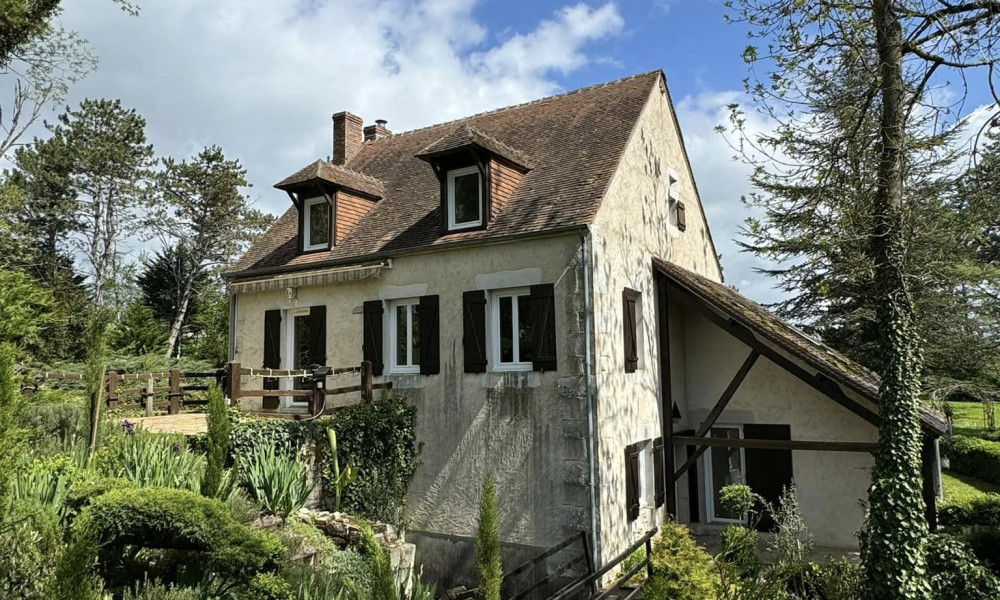 Rénovation d'un ancien moulin avec 26 fenêtres en PVC blanc gamme Thermience ! | Menuiseries Bouvet