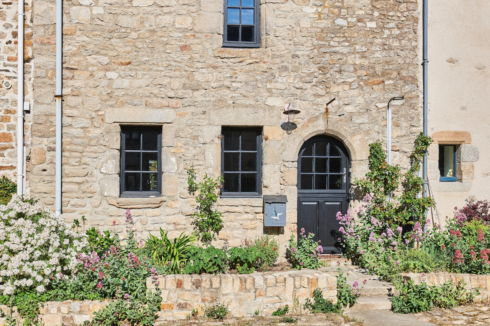 Rénovation d'une maison construite sous Louis XIII | Menuiseries Bouvet