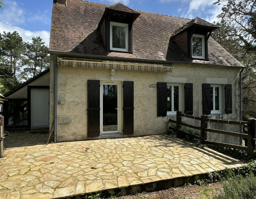 Maison ancienne avec terrasse en pierre | Menuiseries Bouvet