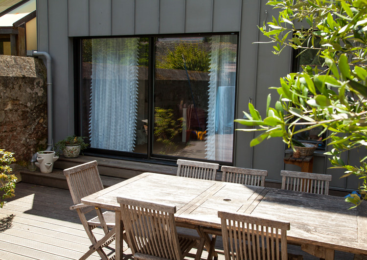 Baie vitrée coulissante mixte aluminium / PVC - Menuiserie Bouvet Baie vitrée coulissante mixte aluminium / PVC - Menuiserie Bouvet
